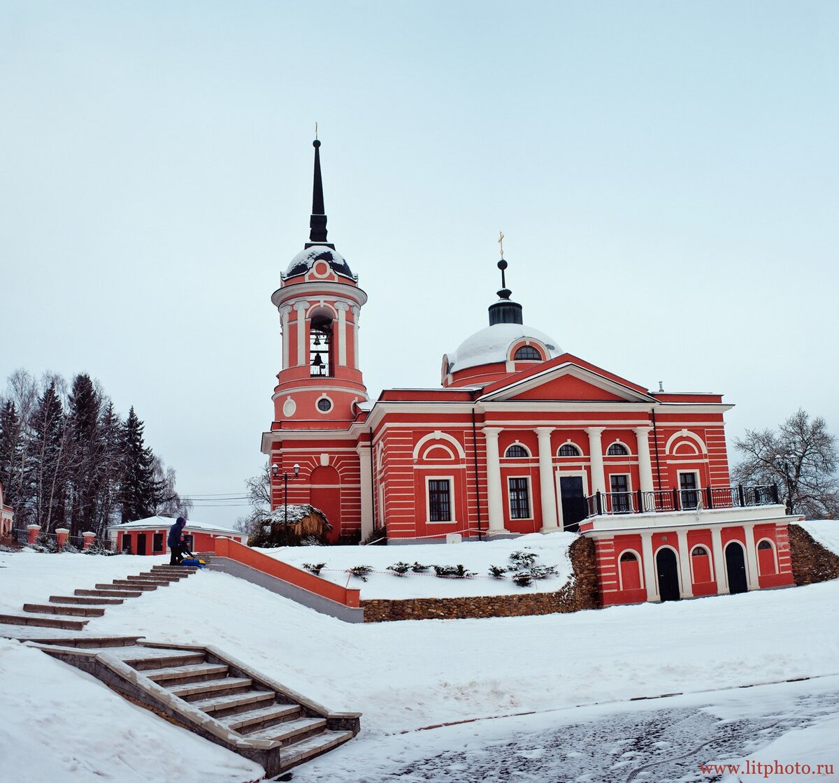 Храм Рождества Христова в селе Рождествено на Истре