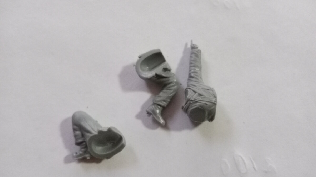 Детали солдата, которые я буду клеить. Личное фото 2024 январь. 