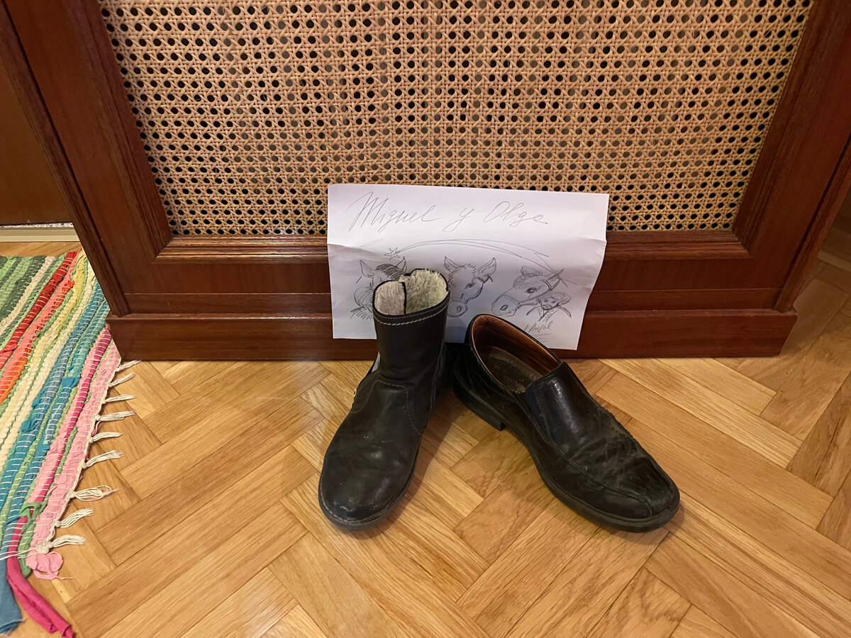 Это наши ботинки