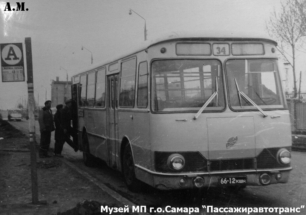 ЛиАЗ-677 на улице Авроры.