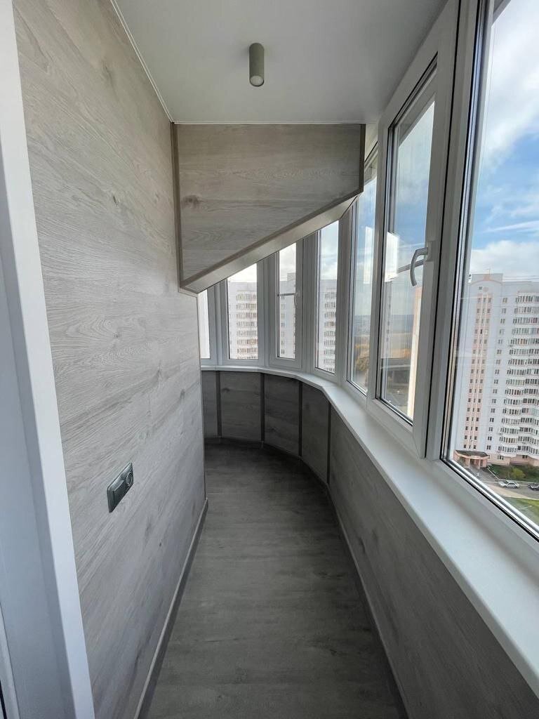 Фото наших работ - отделка балкона ламинатом от компании "Строй Гарант"