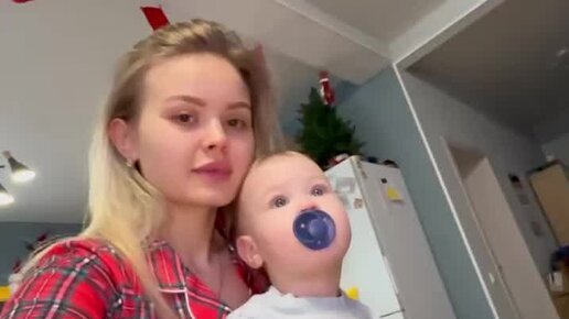 Мать укладывает ребенка спать. Пришла ночью к спящему сыну. Мамочка соблазнилась на сына. Брат спит. Семья спит.