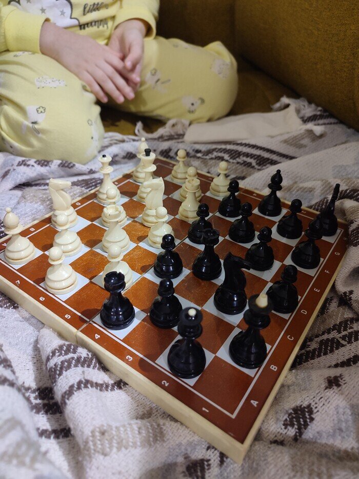 Когда в доту. Пьяный геймер. Парень задрот и девушка. Дота 2 мемы. Пока парень играл.