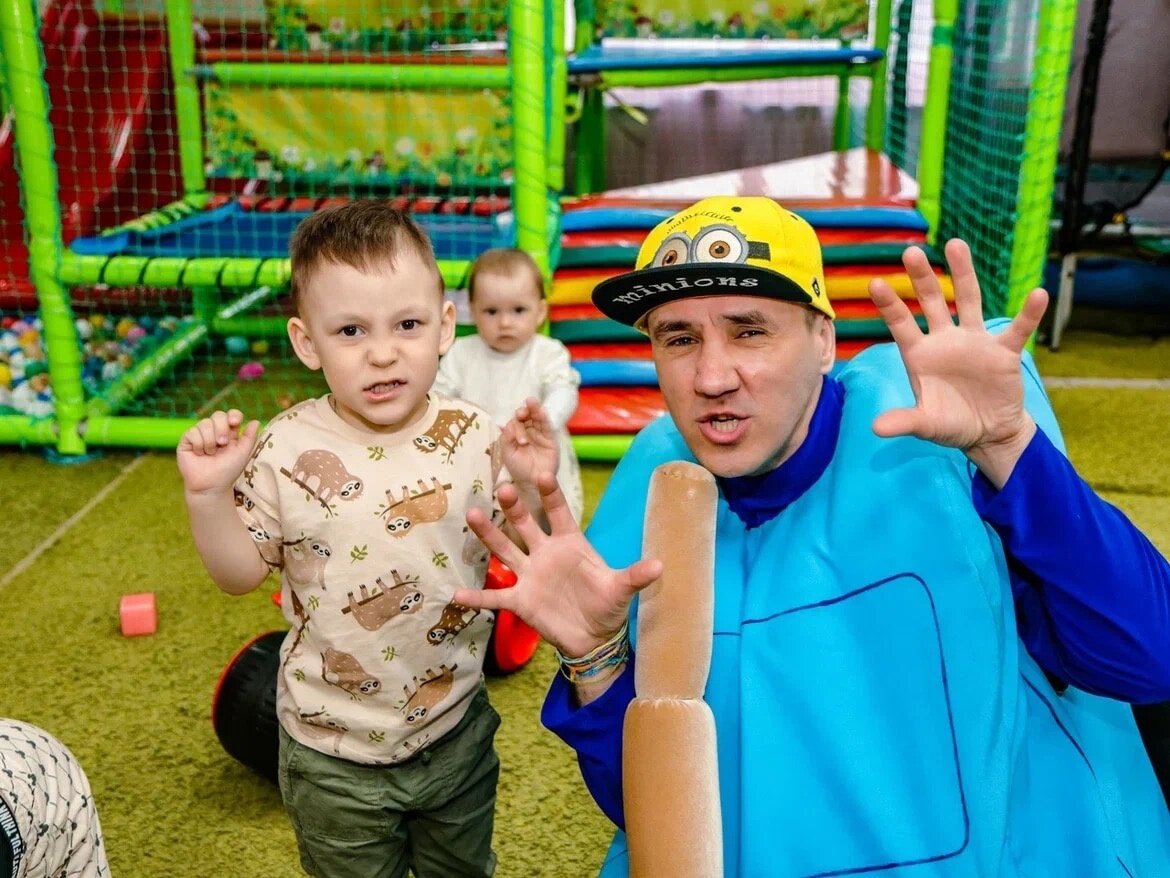 Числительные двое трое. Имена числительные склонение. Трем или троим как правильно. Трое склонение по падежам. Склонение собирательных числительных по падежам.