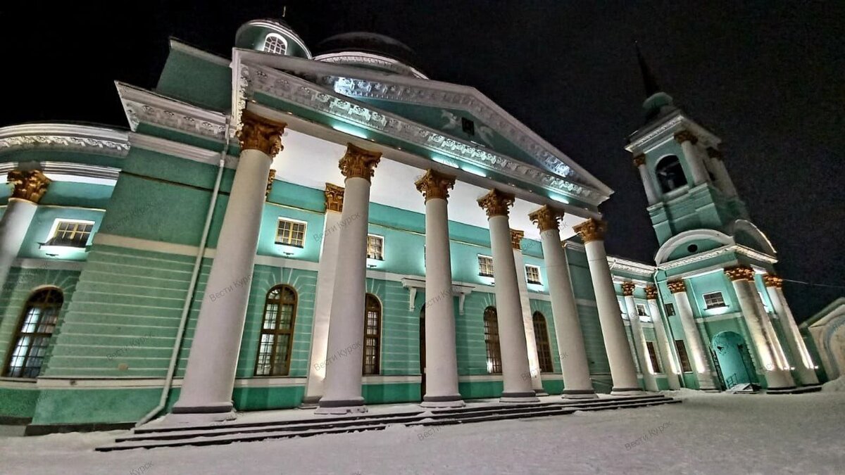    В Знаменском соборе Курска проходит рождественская служба