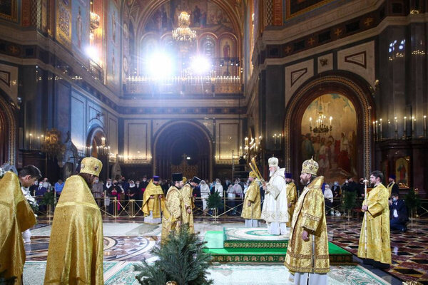 Рождественское богослужение в храме Христа Спасителя. Фото © ТАСС / Сергей Бобылев
