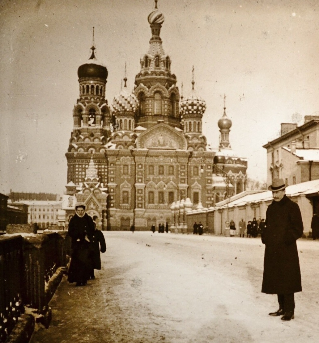 Фотосессия у храма Спаса на крови парни