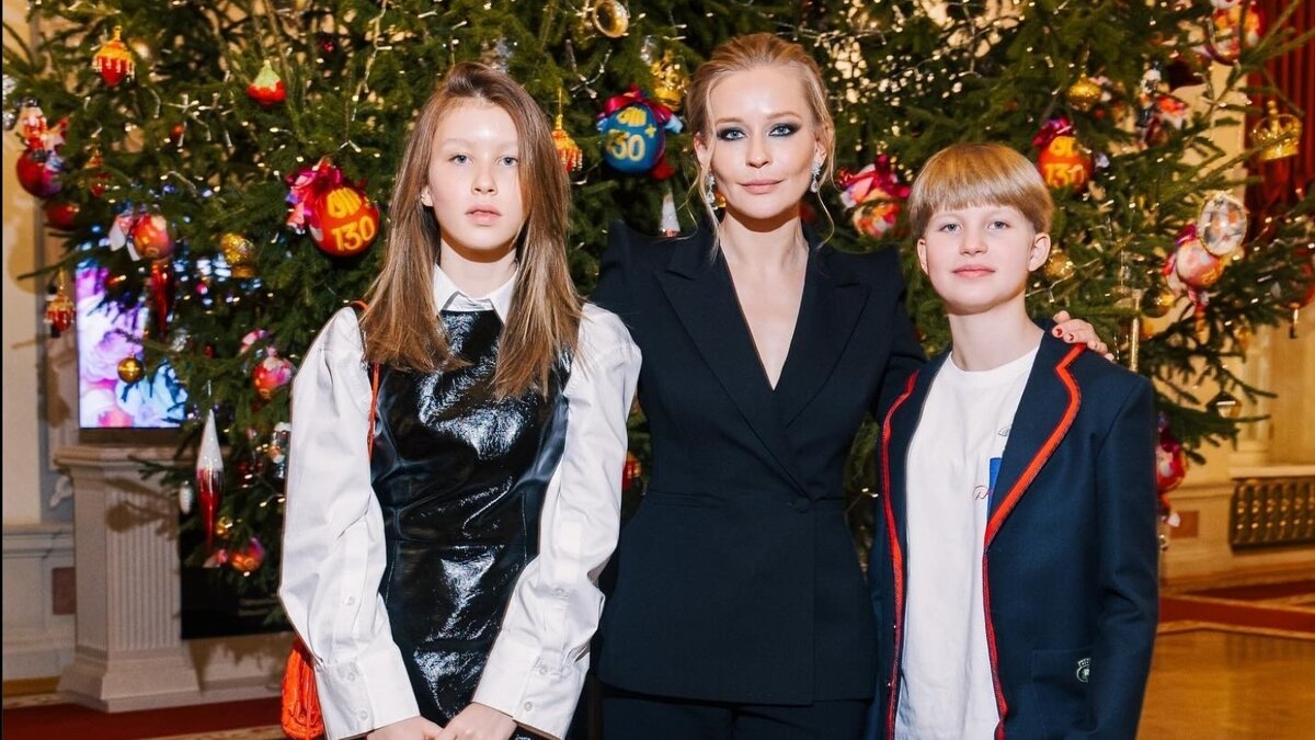 Похоже, что сыгранная роль мальчика повлияла на Машу. Она до сих пор предпочитает мальчуковый стиль