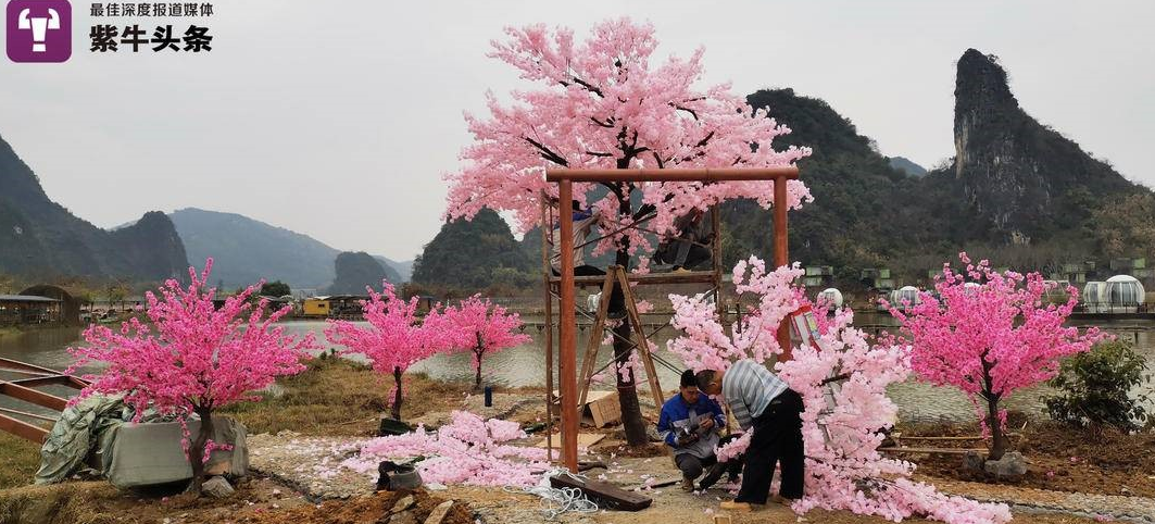 Процесс постройки, куча искусственных цветов и кусты из пластика