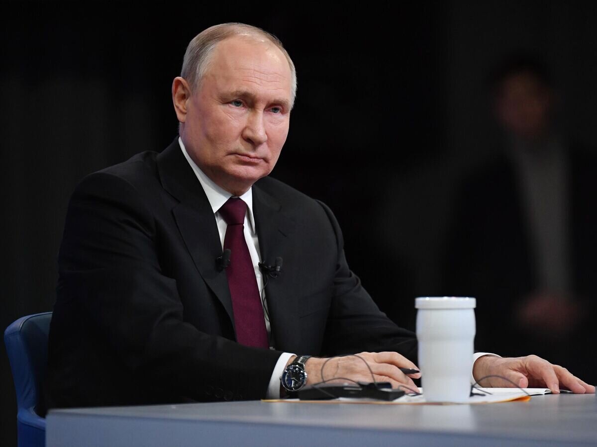    Президент РФ Владимир Путин проводит совместную прямую линию с гражданами и большую пресс-конференцию с журналистами в Гостином Дворе© POOL