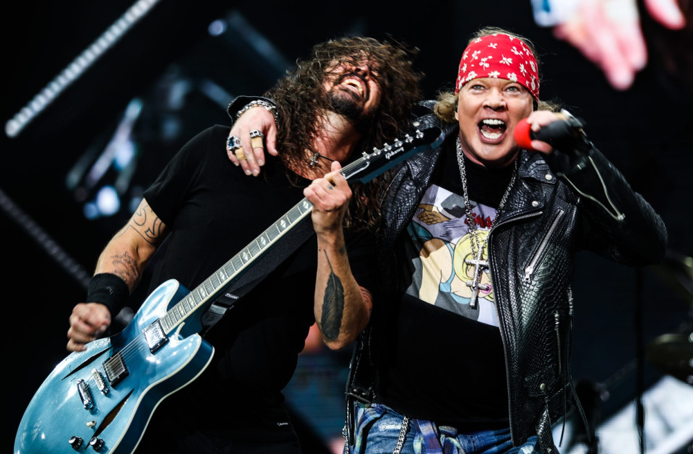 Guns N’ Roses — это одна из самых знаменитых групп в истории рок-музыки. Они стали яркими представителями хард-рока и оказали огромное влияние на культуру и музыку в целом.-2