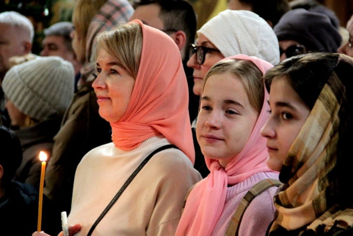    Сотни хабаровчан посетили Рождественскую службу в главном храме края