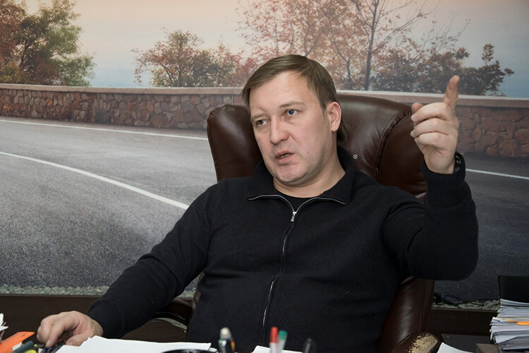    Тагиру Сунгатуллину 44 года, он родился в Набережных Челнах. Самый крупный дорожник Закамья пришел в отрасль в 2006-м, возглавив организацию «Ремонт и строительство дорог», образованную на базе «Камгэсэнергостроя» Фото: Олег Спиридонов