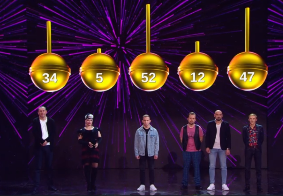 Голосуют зрители. 