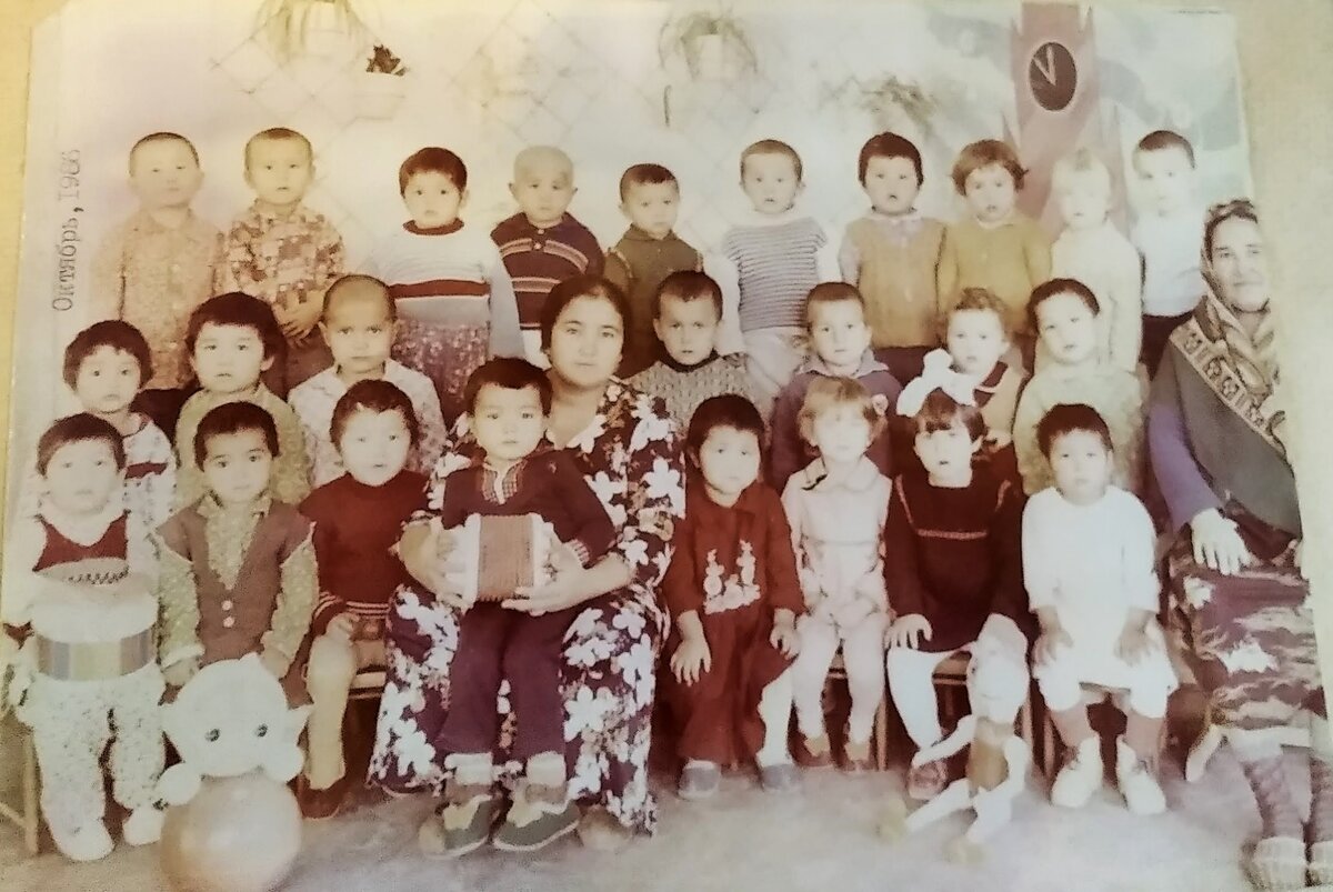 Первая группа Ани. Самая бледная блондинка в верхнем ряду получилась плохо.