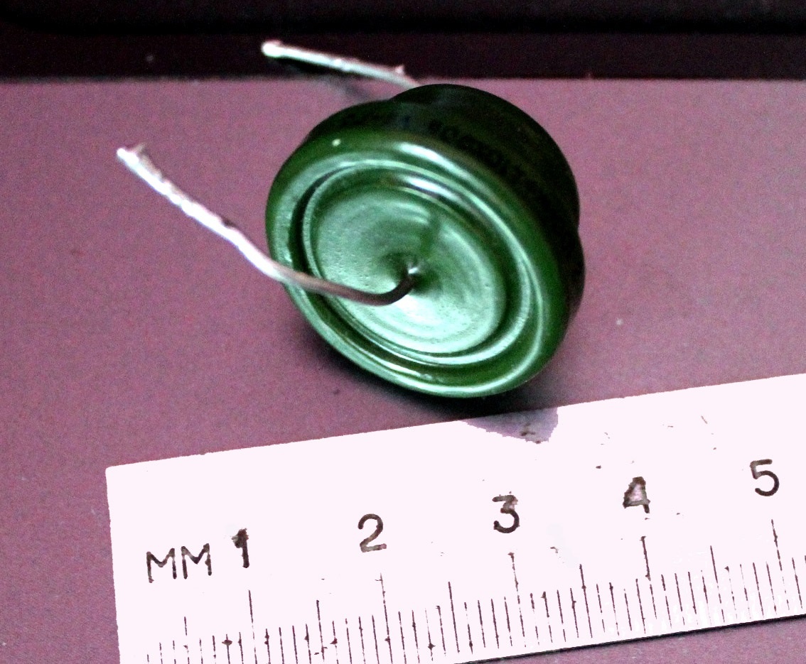 Фото 1. Конденсатор танталовый  ЭТО-2  100 мкФ 90 В  1973 г.