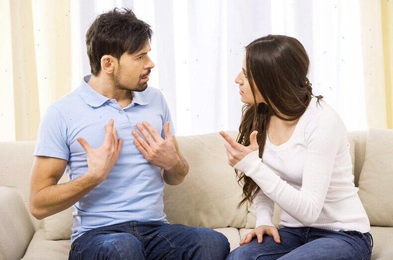 Когда один человек не принимает своего партнера таким, какой он есть, и постоянно пытается его изменить, это может означать, что он его не любит или, возможно, рядом с ним неподходящий партнер