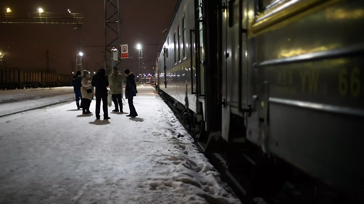 В Тюмени из-за метели задерживаются авиарейсы и поезда. На ХМАО тоже идёт  снегопад | muksun.fm | Дзен