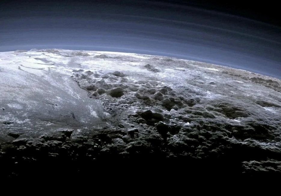 Атмосфера плутона. Плутон на небе. Плутон вид с космоса. Фотографии космоса. Голубое небо Плутона.