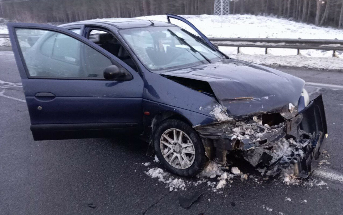 Недалеко от Столбцов столкнулись шесть автомобилей. Виновато солнце? — Видео