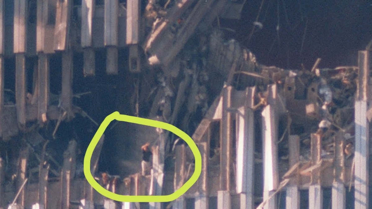 Будут ли восстанавливать крокус после теракта. Эдна Синтрон 11 сентября. Эдна Синтрон 2001 9/11. Люди падают из башен ВТЦ 11 сентября 2001 года.