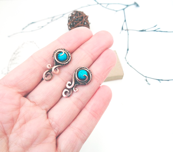 Серьги-клаймберы Ангара. Медь, бирюза стабилизированная. Фото: апрель 2019 года. Источник: группа ВК - https://vk.com/taraxacum_jewelry 