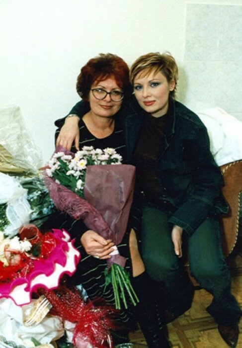  Елена Ксенофонтова с мамой. / Фото: www.2aktera.ru