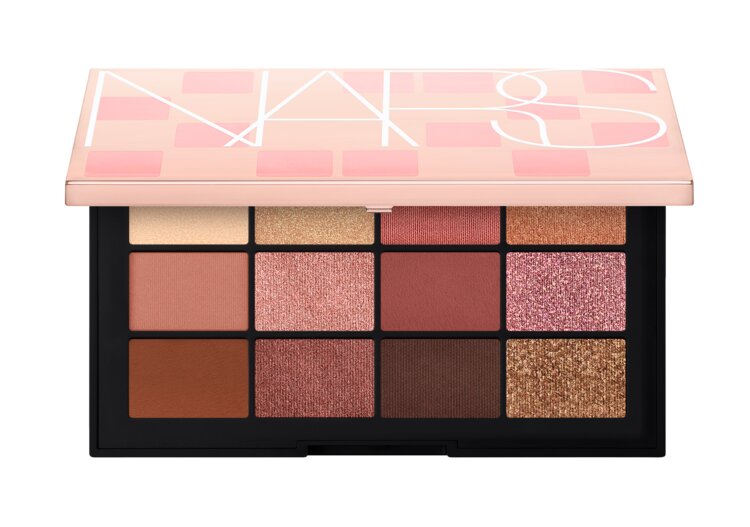 Essence тени однушки melted. визажист. динамические тени. гипсовый шар. тени эссенс однушки.