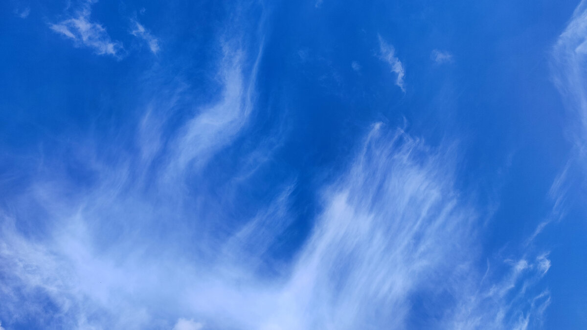 А за облаками неба синь