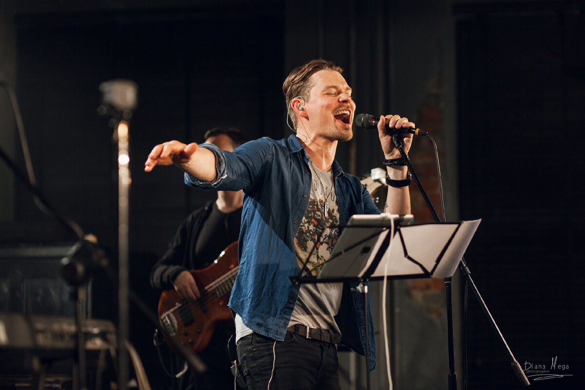 Дмитрия всегда больше тянуло к творчеству. Фото: vk.com/dmitrylanskoy