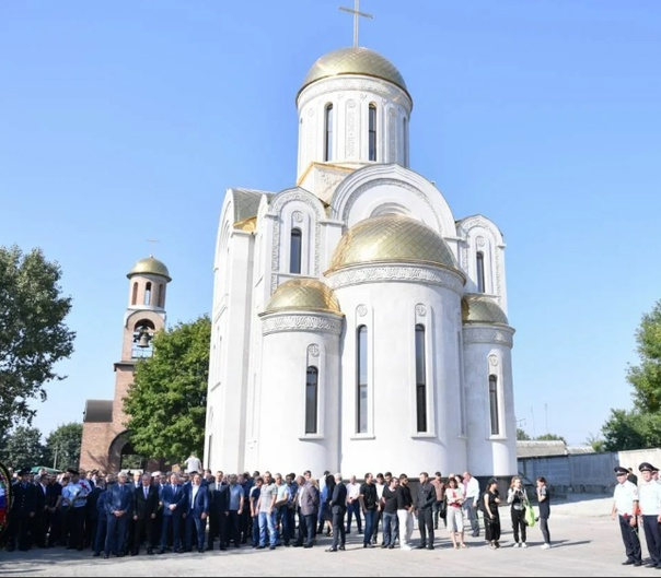 Храмы новомученикам российским