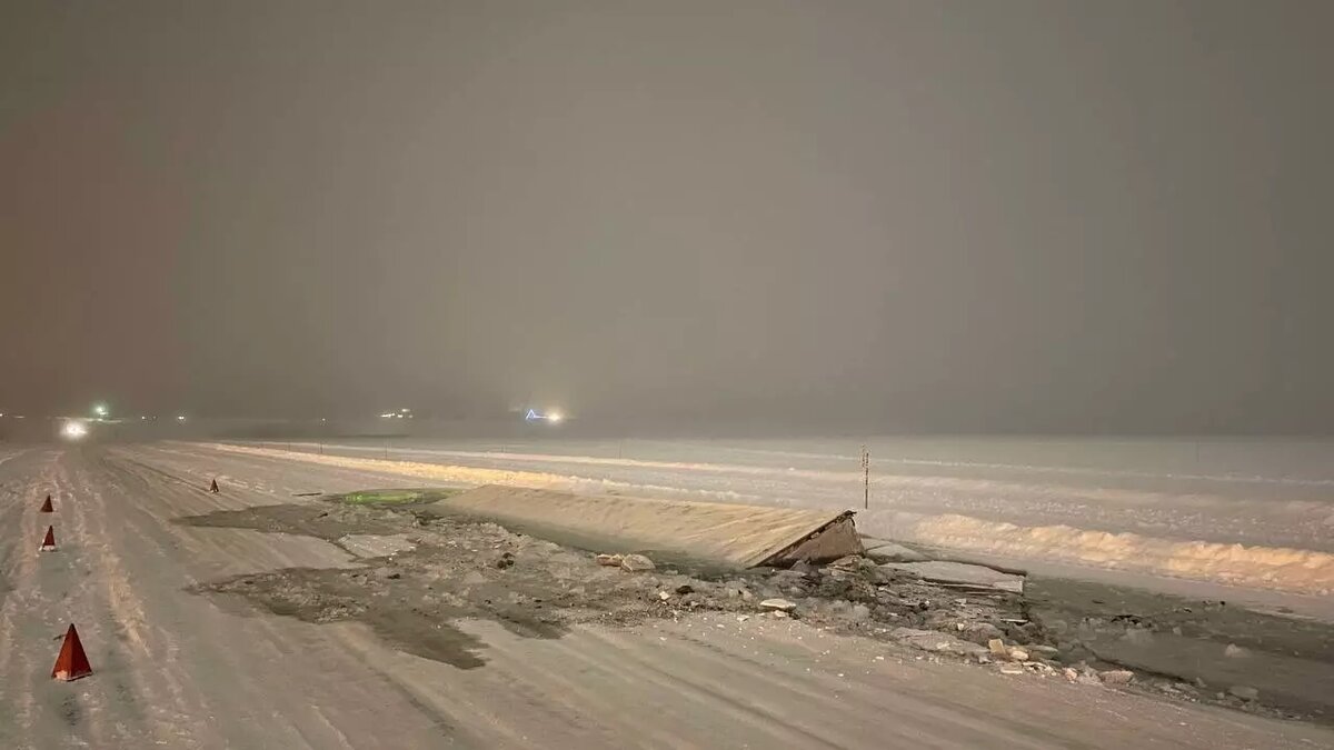     По мнению главы Госкомитета по ЧС, провалившаяся фура весила значительно больше установленного ограничения.