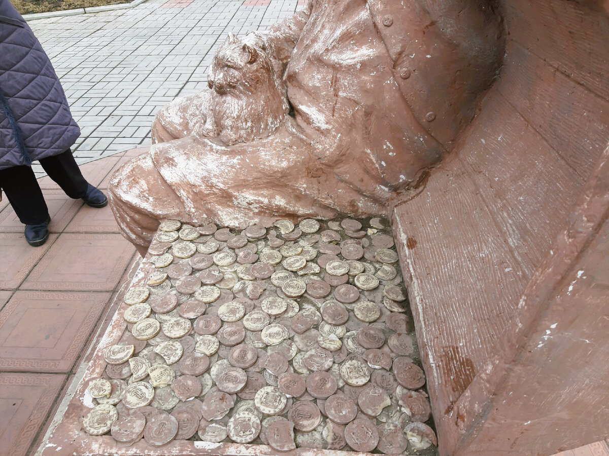 монетки крупные по размеру, но мелкие по номиналу.