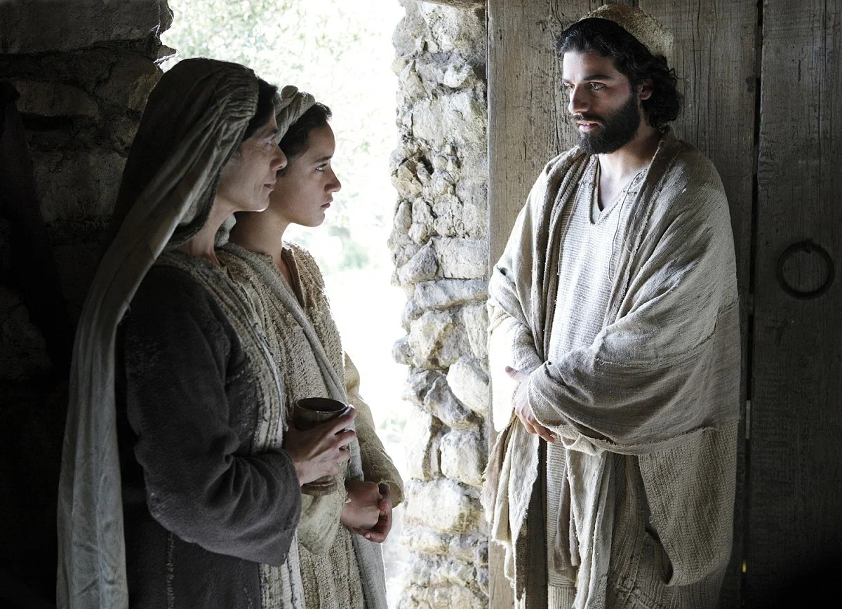 Явление Оскара Айзека народу. Это кадр из «Марии Магдалины», она есть в нашем списке.