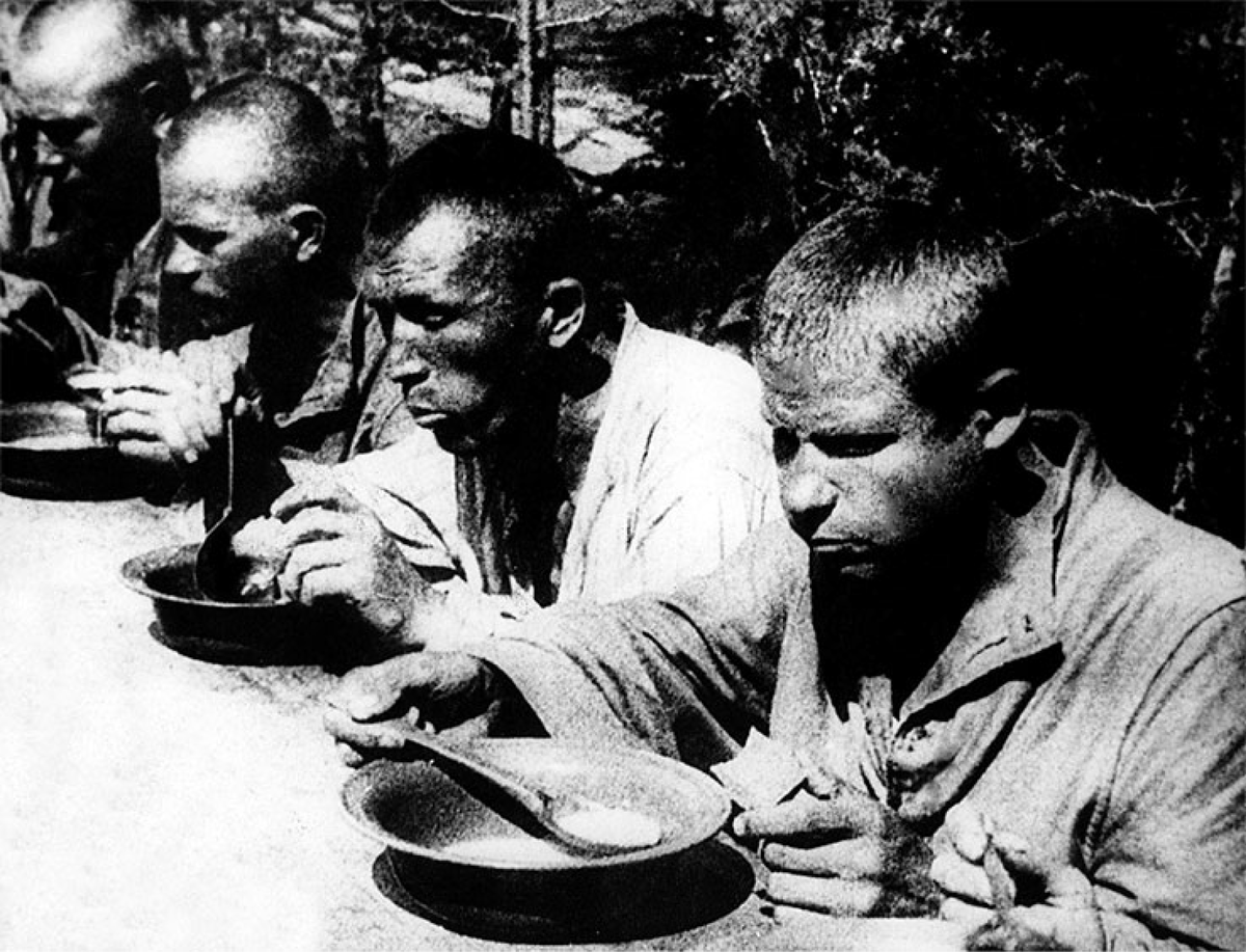 Жизнь в советских лагерях. Энн Эпплбаум "ГУЛАГ". Питание в сталинских лагерях.