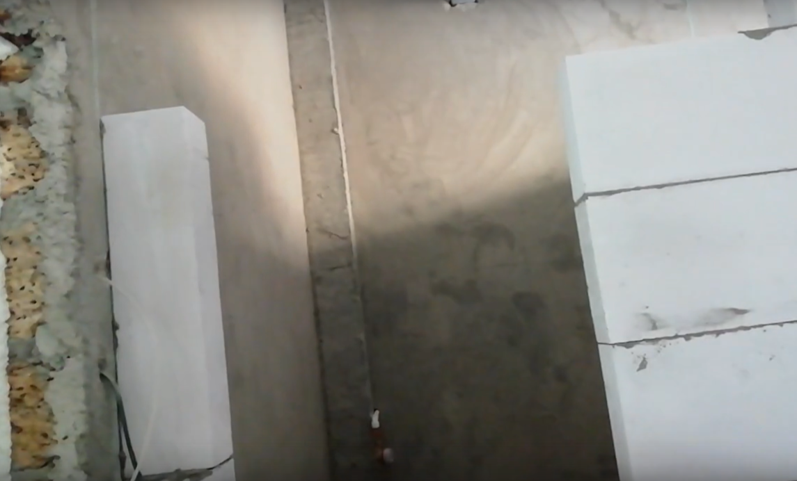 Шпагат на диване. Упражнения для похудения спины и боков. Шпагат лежа на спине. Упражнения для жира на спине. Сесть снять.