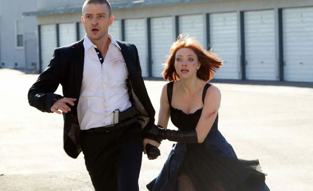 Фрагмент из фильма Время (In Time) (2021)