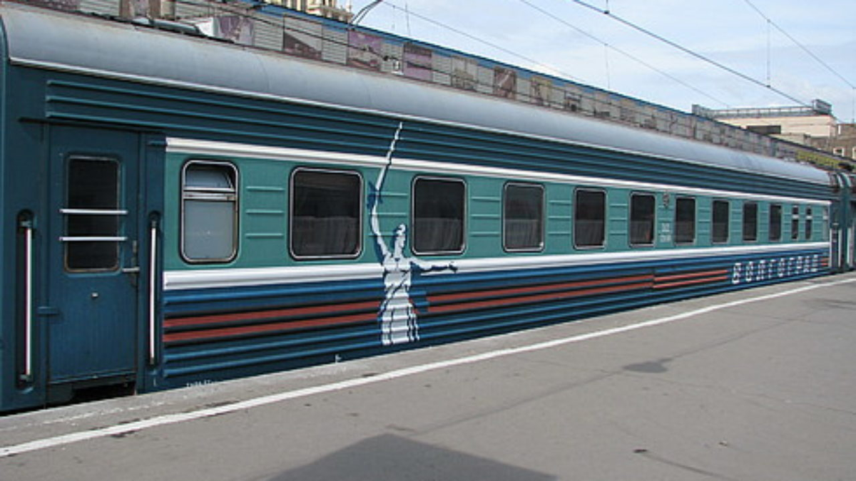 Поезд стоит