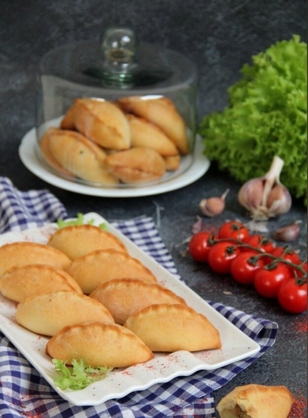 Творог сметана яйца домашние. Яйцо 2 шт соль 1 2. Мука яйца. Ингредиенты для маффинов. 200 гр яиц это.