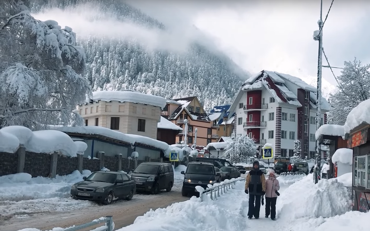 На горнолыжном курорте Домбая хороший фэн-шуй.