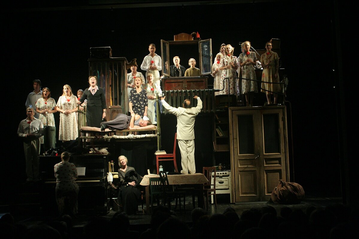 "Московский хор". Сценография - Алексей Порай-Кошиц. Фото - Яндекс-картинки