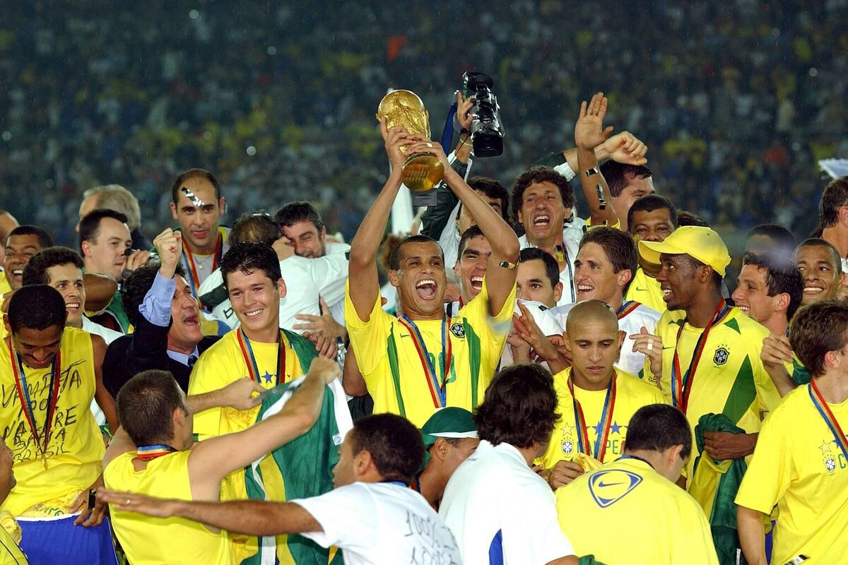 Сколько раз становилась чемпионом сборная бразилии. Сборная Бразилии 2002. Бразилия футбол 2002.