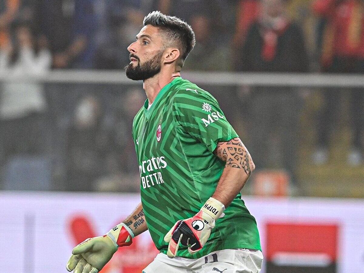    Нападающий "Милана" Оливье Жиру заменяет вратаря© Фото : Пресс-служба "Милана"