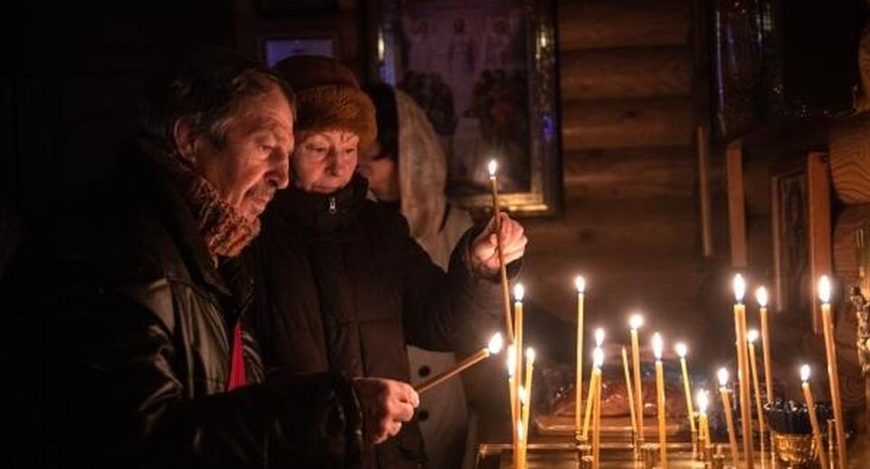 В ночь на 7 января все православные начинают отмечать Рождество Христово. Несколько недель до него длился особый пост, но в этот праздничный день на столах будут всевозможные угощения и яства.-2