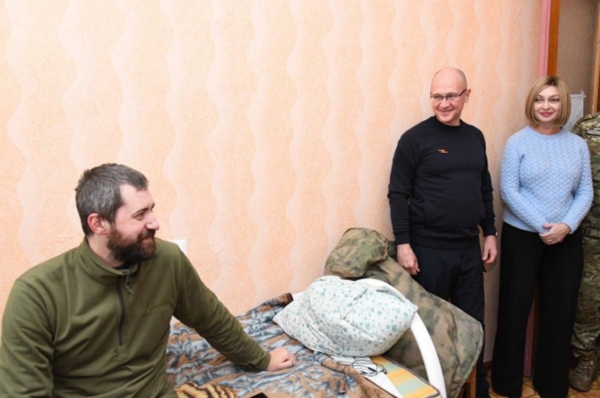    Кириенко поздравил с Рождеством бойцов СВО в госпитале ЛНР
