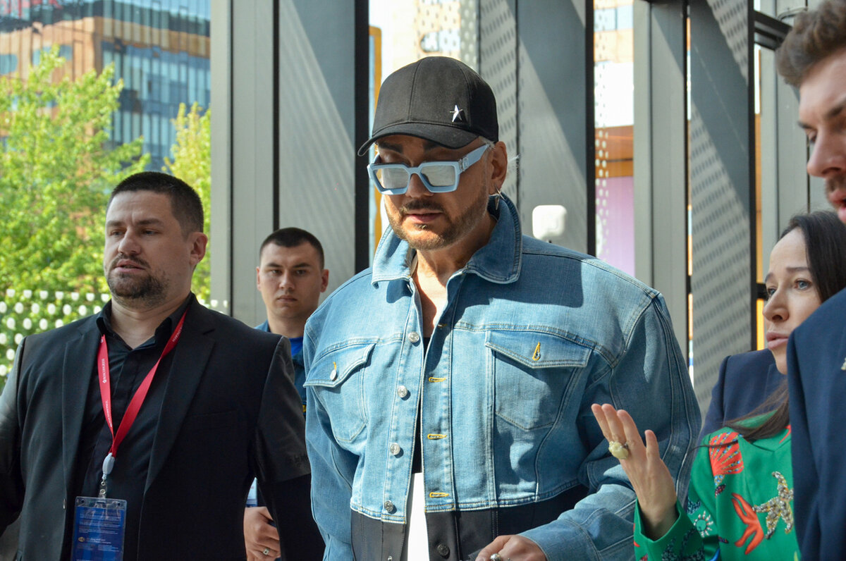 Психолог считает, что поп-король не просто так пришел на «голую вечеринку».  Фото: Фото: ФедералПресс / Татьяна Буторина