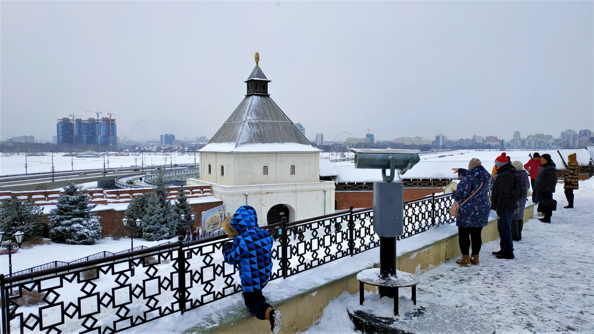 Набережная возле