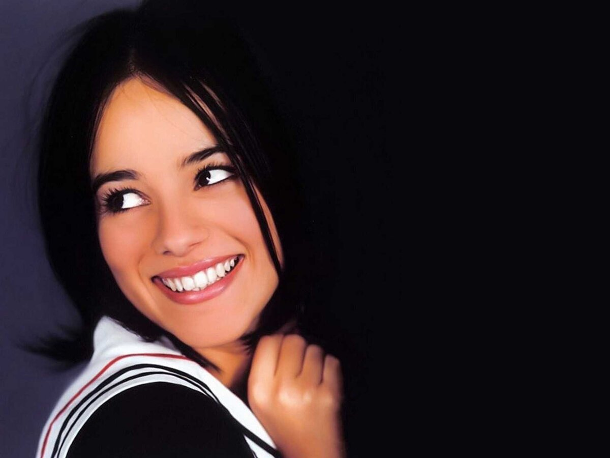 Певица ализе википедия. Ализе певица. Французская певица Alizee. Alizee 1999. Француженка певица Alizee.