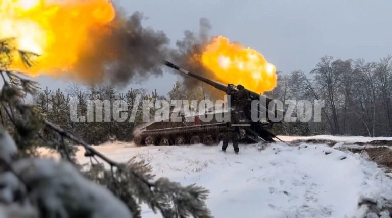 Артиллерийские расчеты САУ 2C5 «Гиацинт-С» 20 армии Западной группировки работают по позициям ВСУ в Харьковской области