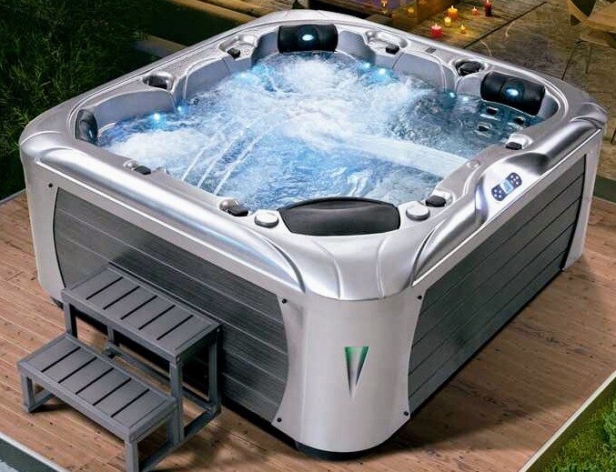 Как сейчас помню, наподобие такой была ванна у Фила